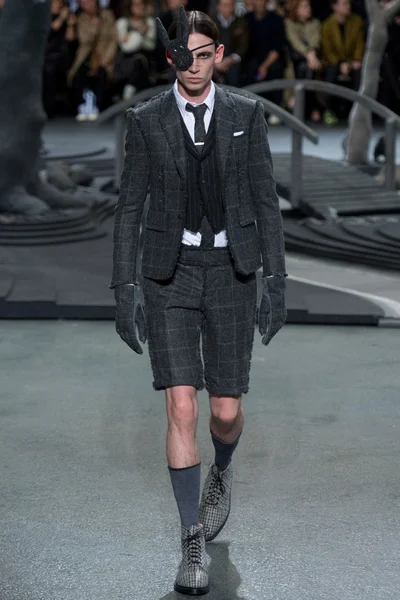 Look 10
